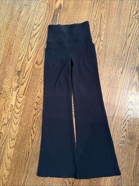 Athleta Ribbed Salutation Stash Wide Leg Pocket Legging Petite
